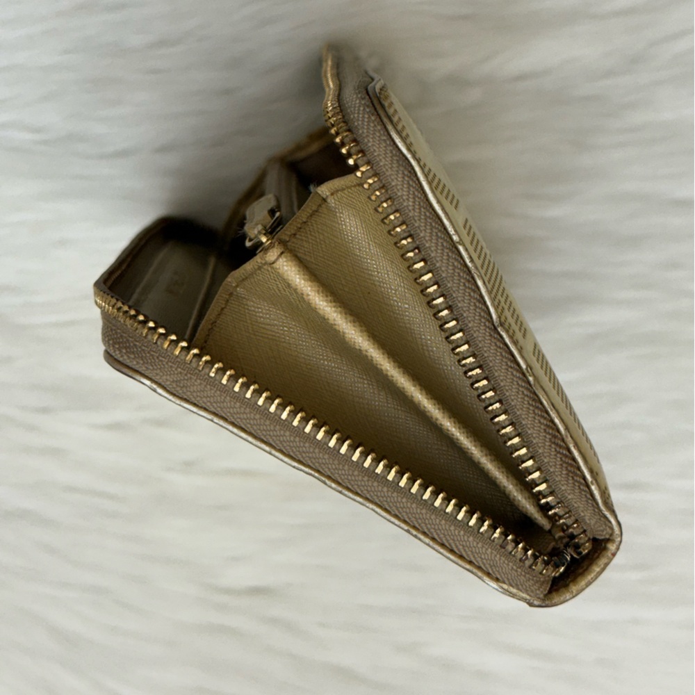 MICHAEL KORS - METALLIC GOLD PATENT LEATHER LONG JET SET CONTINENTAL ZIP WALLET - Picture 9 of 15